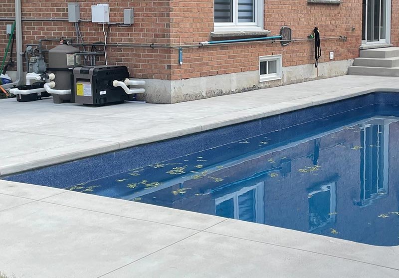 Should you go with salt water or chlorine for your inground pool? Should you go with salt water or chlorine for your inground pool?