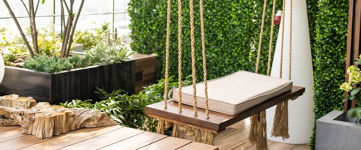 Porch swing with pillow