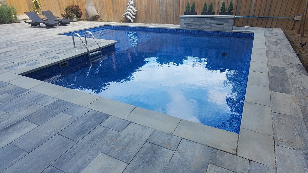 fiberglass-pool-lazyL-oakville